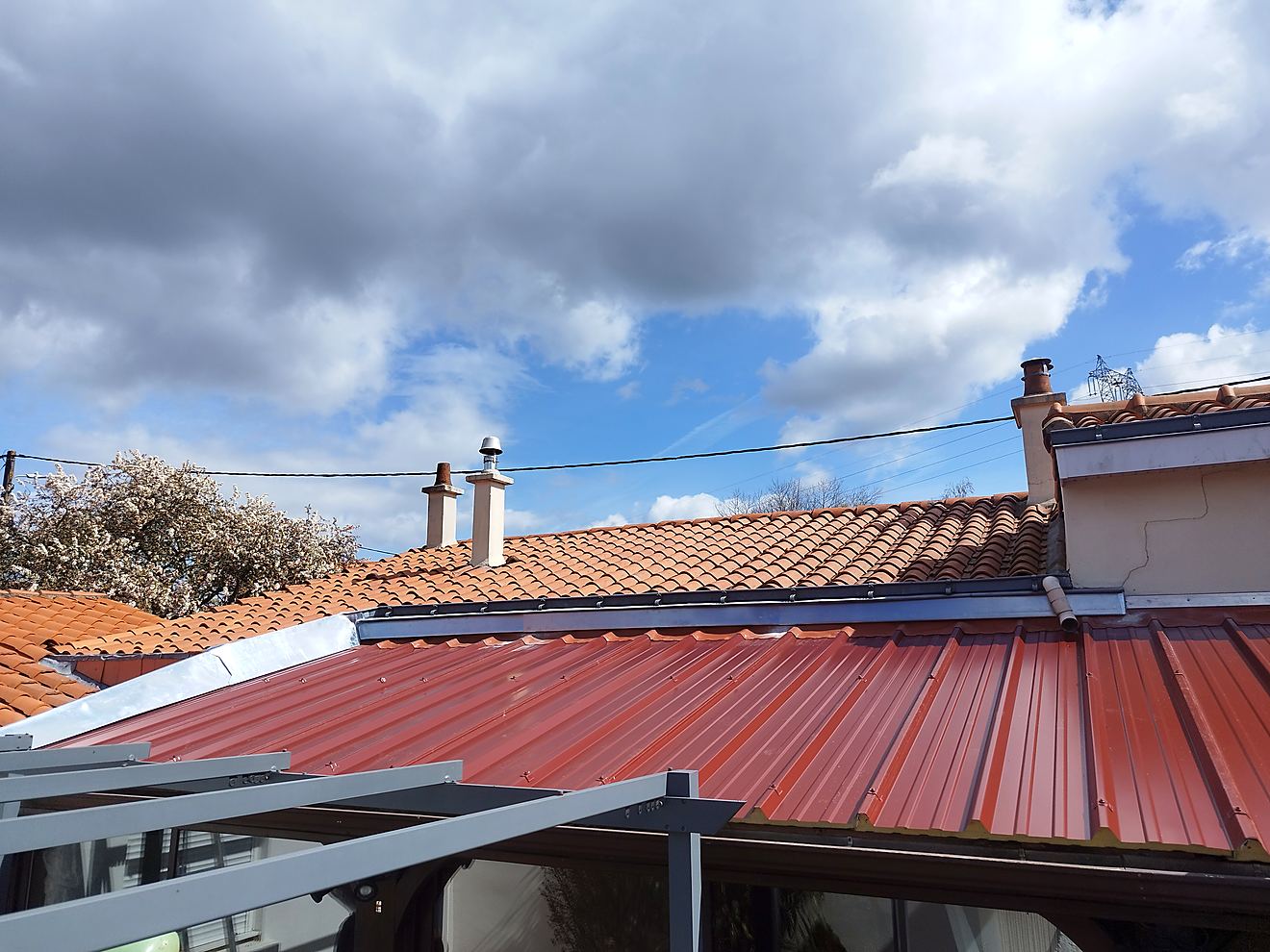 La couverture bac acier, posée