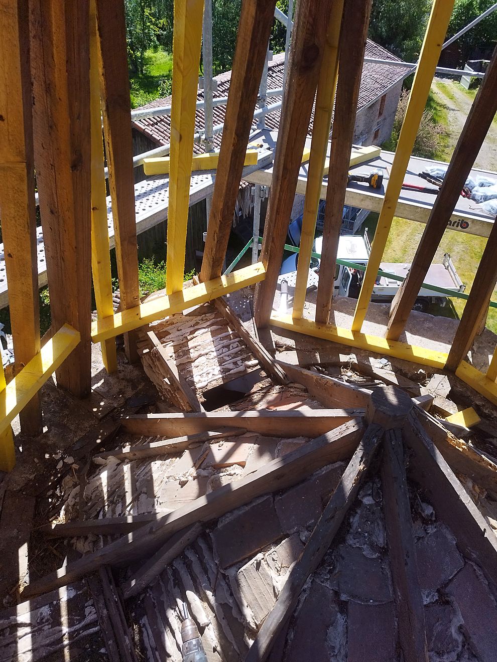 Plus qu'un renforcement : nous avons doublé la charpente pour lui offrir une nouvelle structure