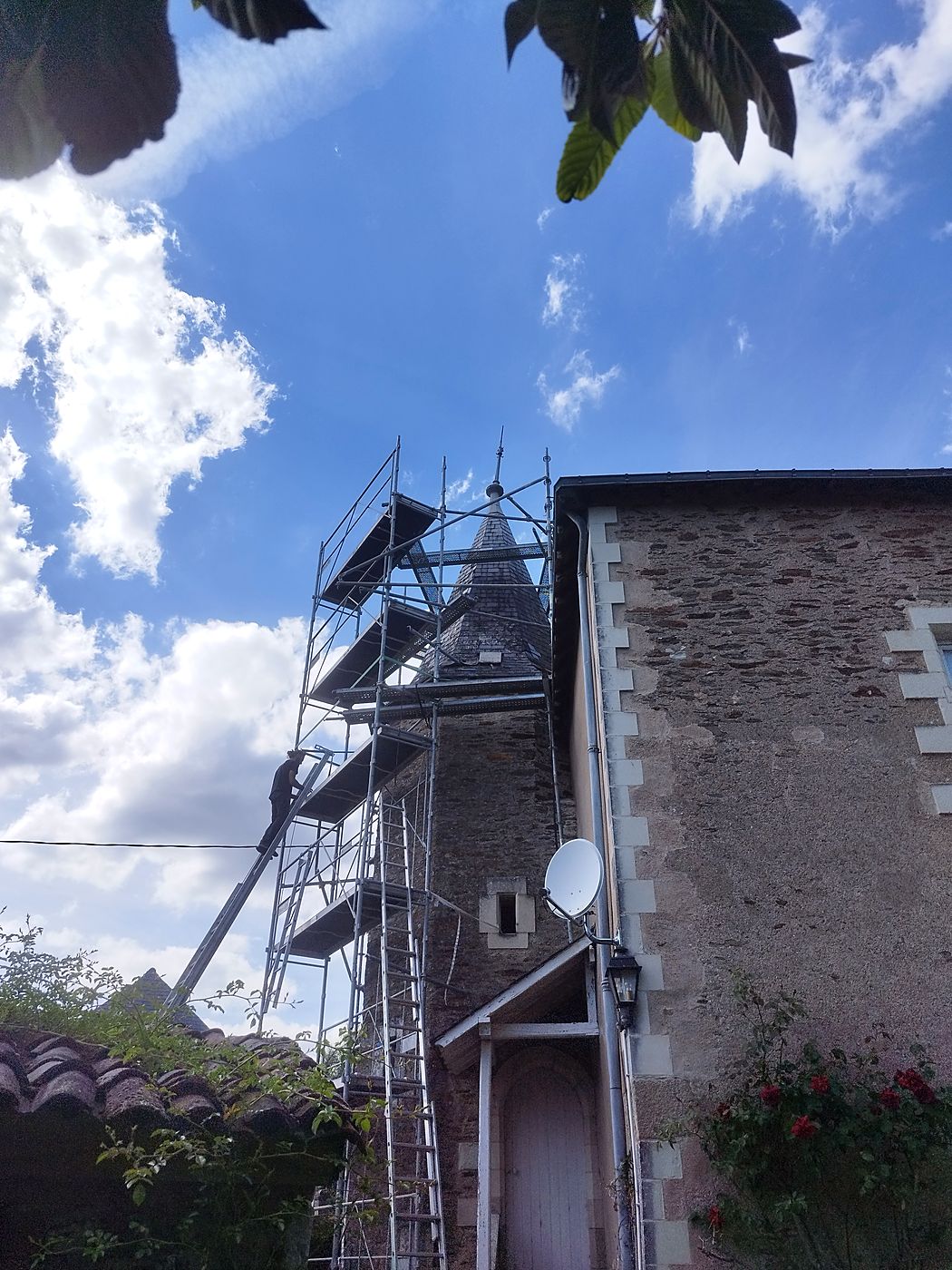 Réfection de toiture sous échafaudage — notre chantier